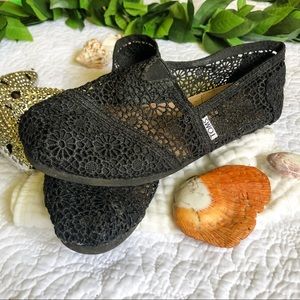 Toms Black Floral Lace Classic Shoes